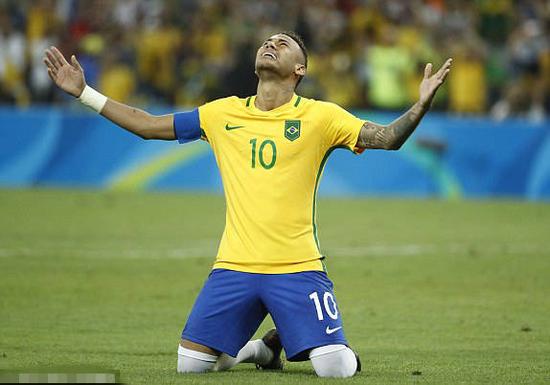 西班牙2026年世界杯球衣：红色底+海军蓝衣袖搭配红黄色条纹（西班牙队2026世界杯战袍：红底配海军蓝袖，红黄条纹点缀）