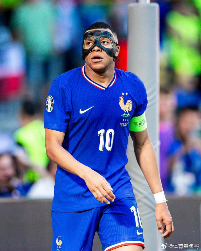 安永佳港队回来状态爆棚，一分钟进球？！新鹏城什么...（安永佳港队强势回归，开场一分钟闪击！新鹏城怎么了？）