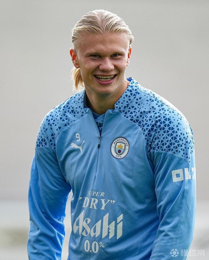 马卡：距离世界杯仅剩半年时间，J罗面临无俱乐部困境（马卡：世界杯倒计时半年，J罗仍未找到新东家）