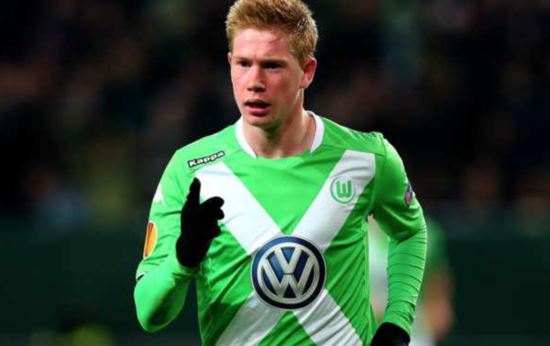 杠上！卡拉格喷费迪南德：草根代言人，怎么不聊聊世界杯票价（正面刚！卡拉格怼费迪南德：既是草根代言人，何不谈谈世界杯票价？）